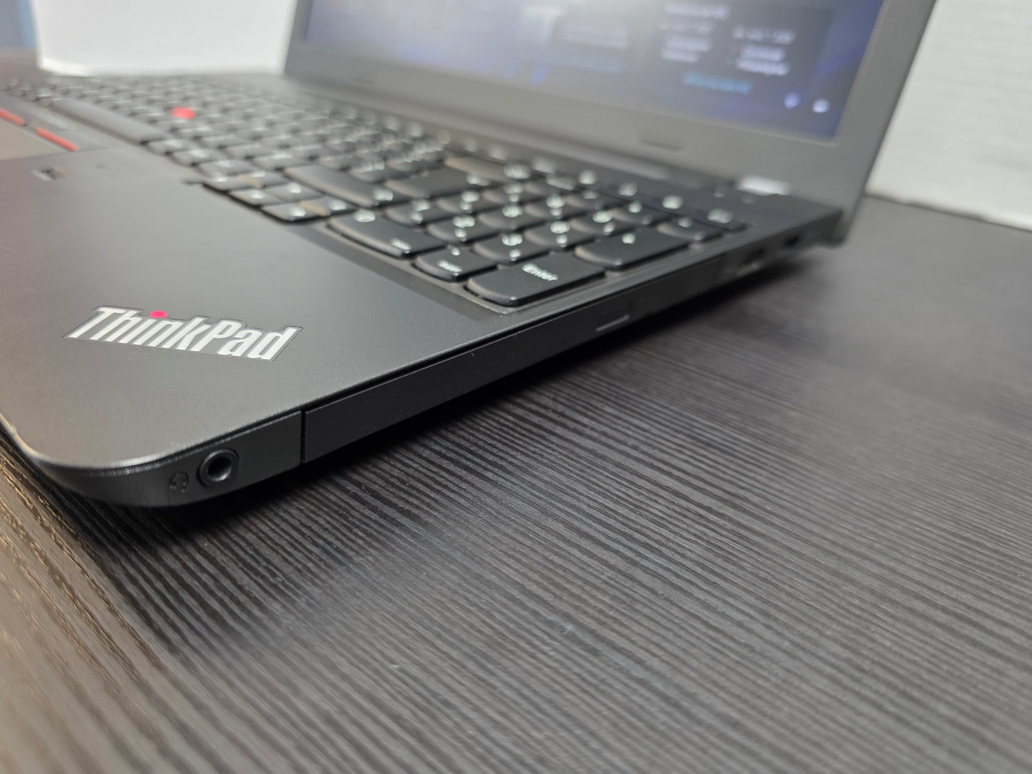 Lenovo ThinkPad E560 15.6" Intel Core i5 6200U